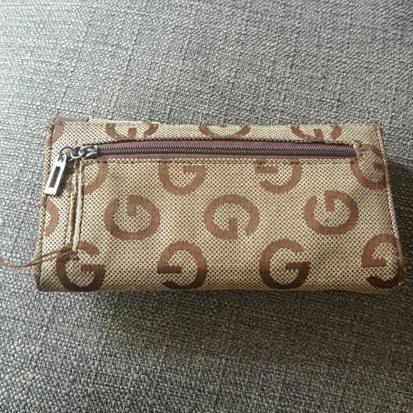 Guess Wallet - Picture 3 of 3