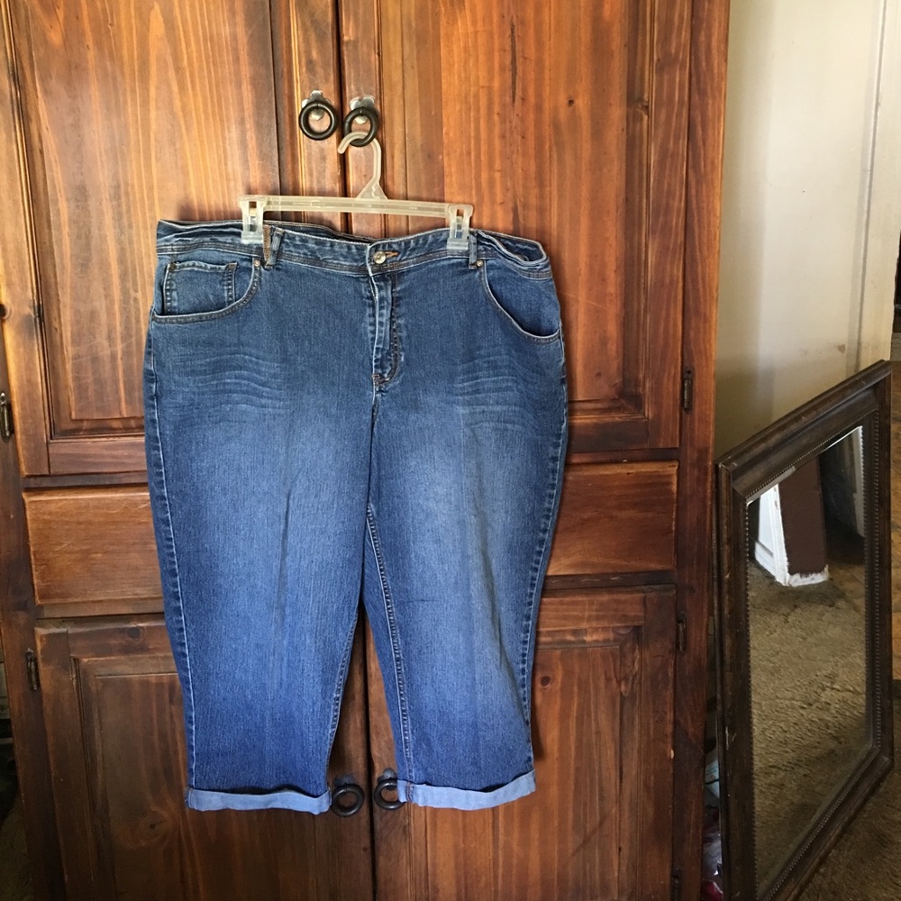 Light blue jean capri