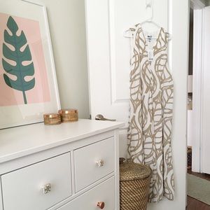 Whit Two Neutral Leaf Print Maxi with Pockets