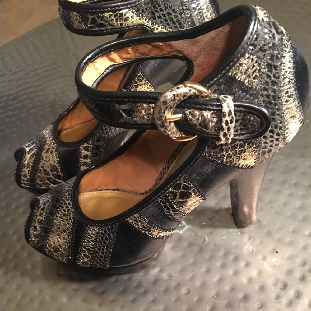 Sam Edelman Black & Gold Open Toe Heels