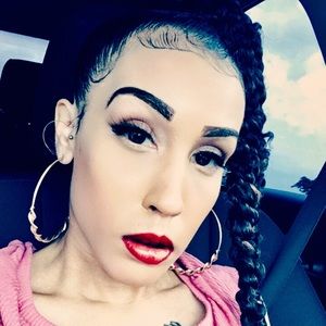 Meet your Posher, Samantha