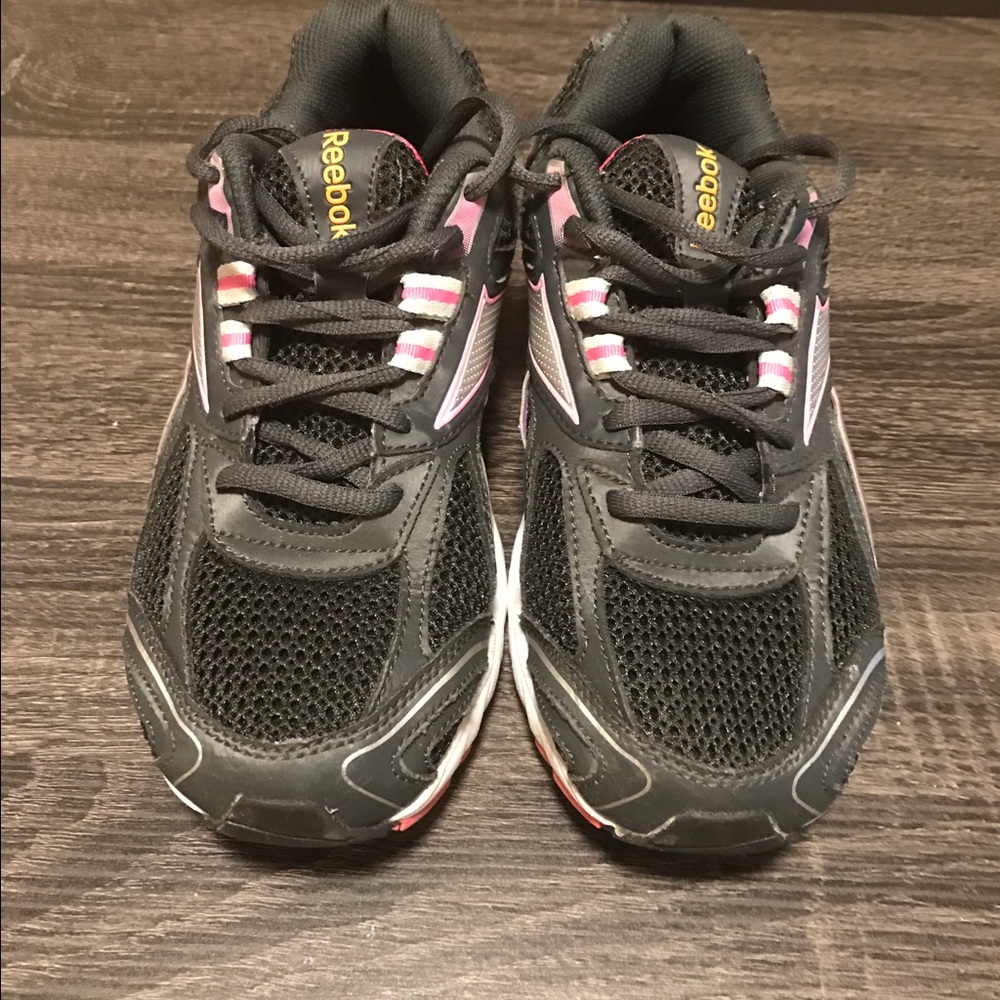 Sport shoes