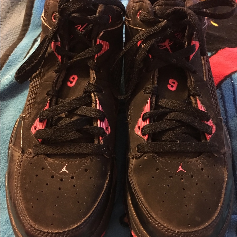 Pair of black Jordan's size 7 YOUTH