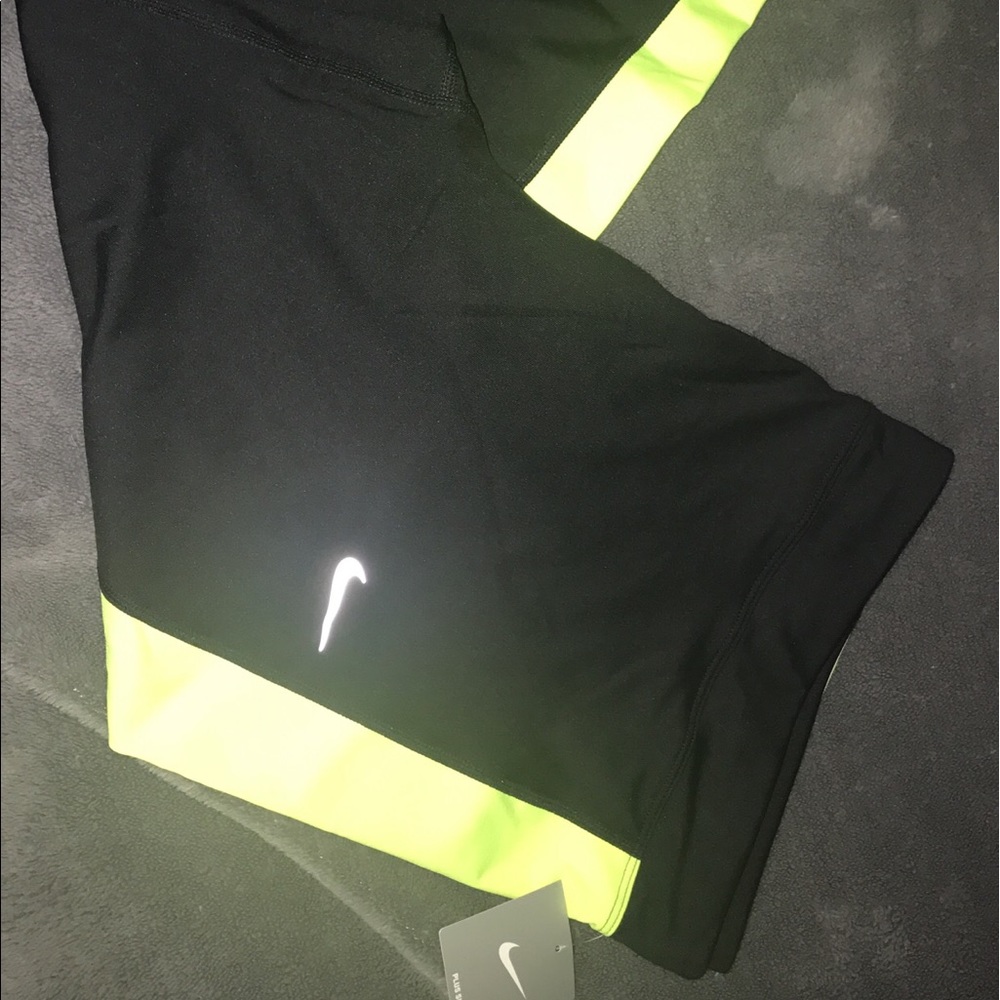 Women 3x Nike Capris