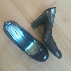 Dark plum chunky heel pump