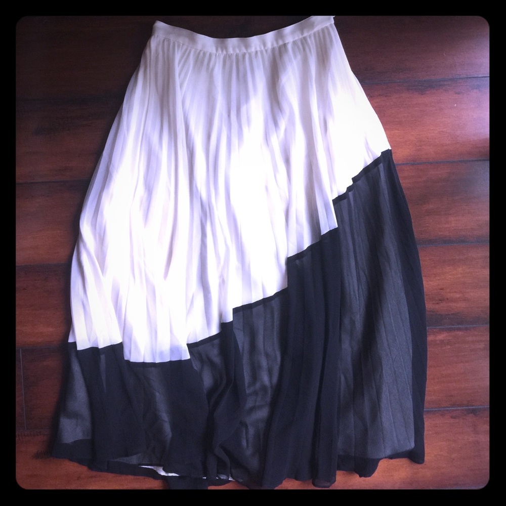 Banana Republic Blk/Wht full skirt
