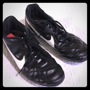 Soccer cleats, size 4Y