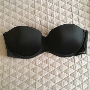 Calvin Klein F3164 Strapless Push-Up Bra