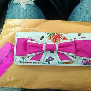Betsey wallet( last day to buy)