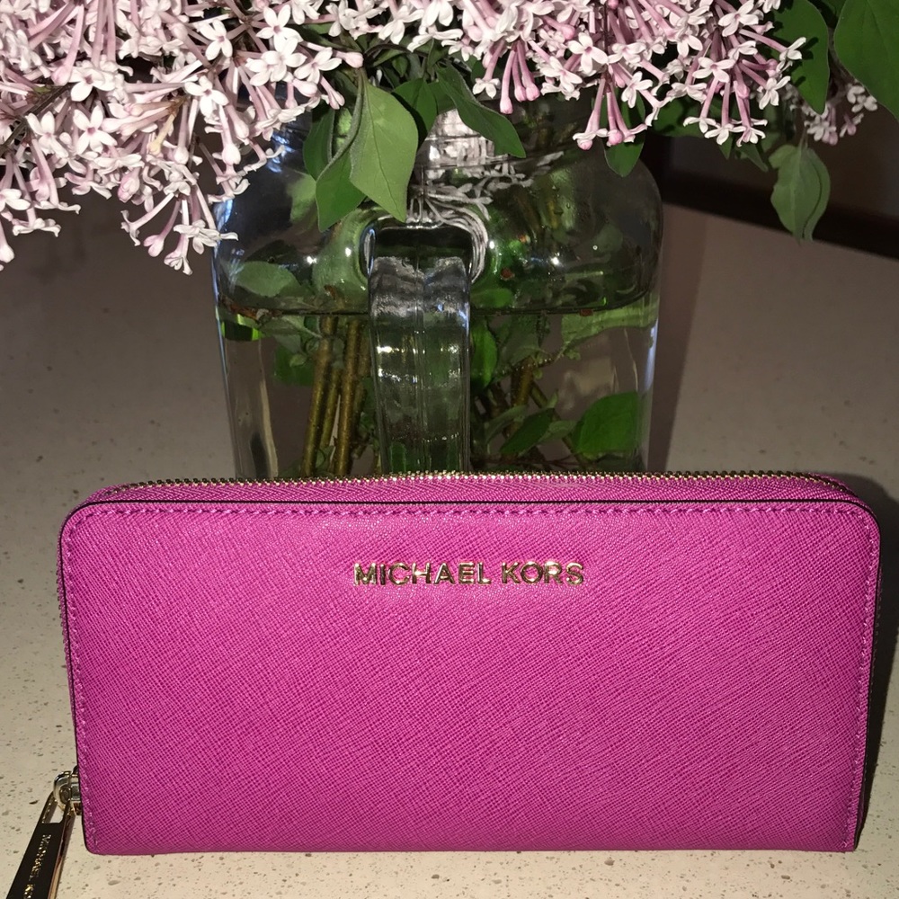 MICHAEL KORS FUCHSIA PINK WALLET-BNWOT