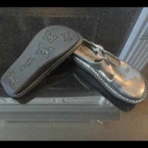 Nearly new Algeria clogs
