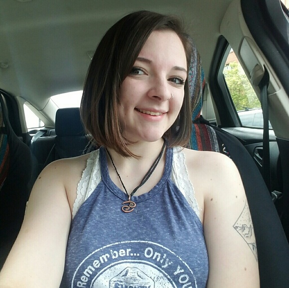 Meet your Posher, Lauren - Picture 1 of 1