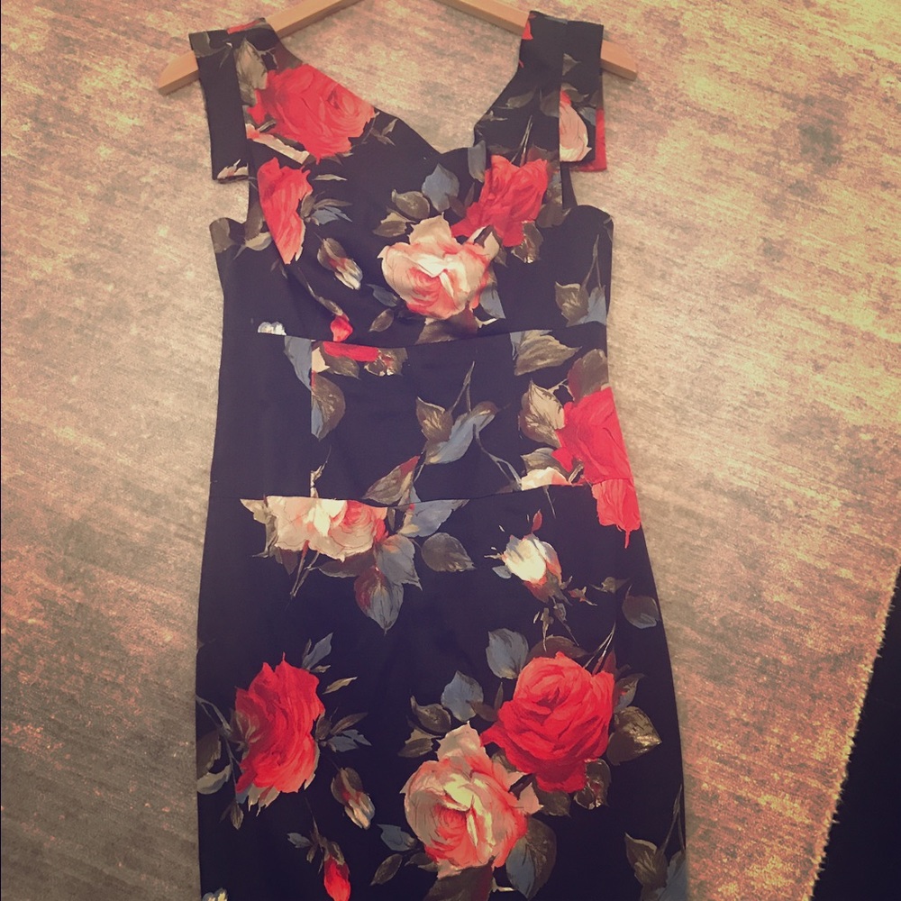 Black Halo size 6 fitted floral black dress.
