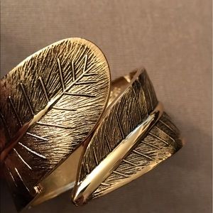 Hive & Honey Leaf Hinge Bracelet