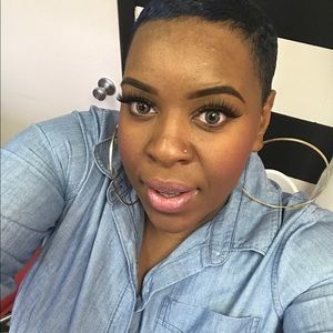 Meet your Posher, Dominique