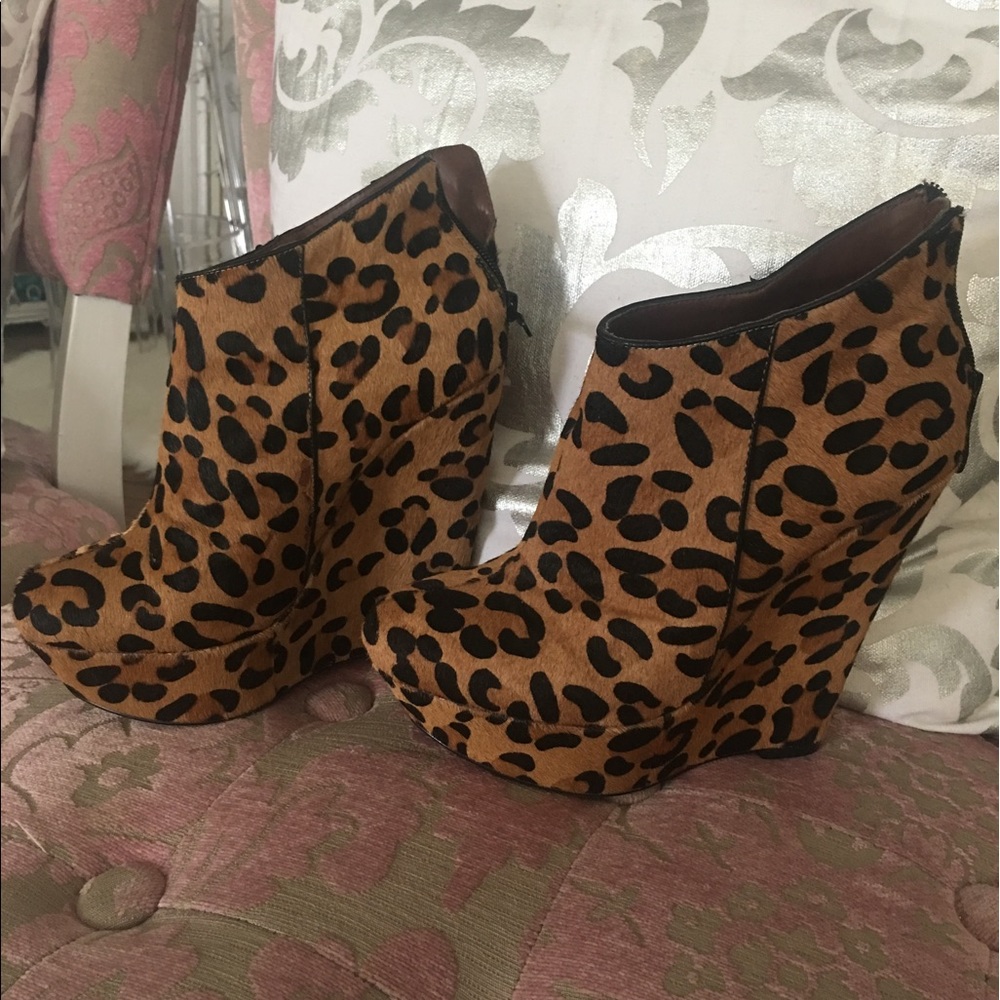 Calf hair Bebe leopard cheetah booties Size 7