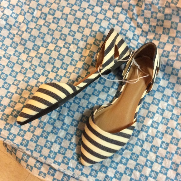 💥Merona💥 Pointy flats💥Cream & Navy💥 - Picture 2 of 8