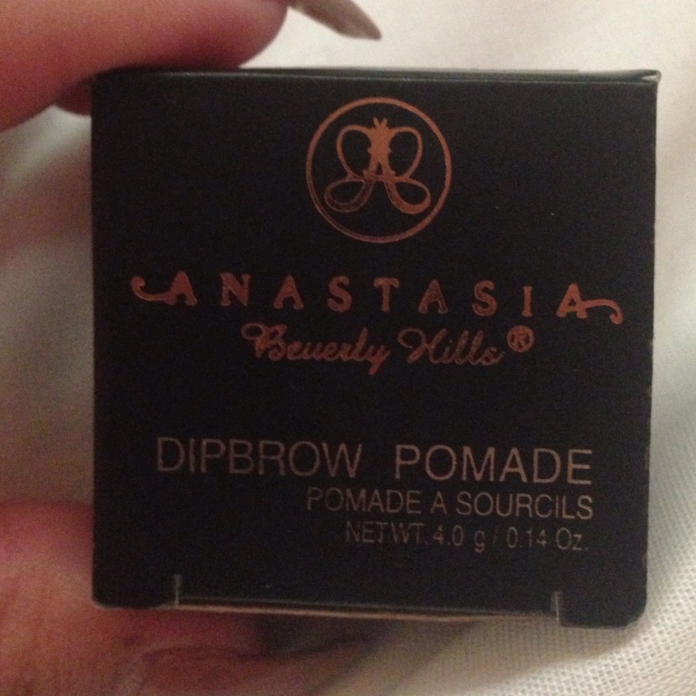 anastasia beverly hills dipbrow pomade.