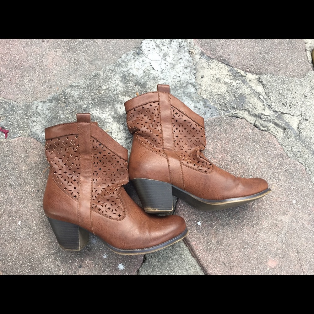 Nine West mid-calf cowboy style boots