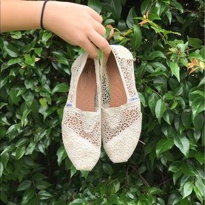 Lace Leaves TOMS