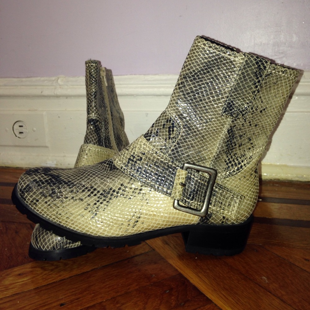 Real snake leather shoes