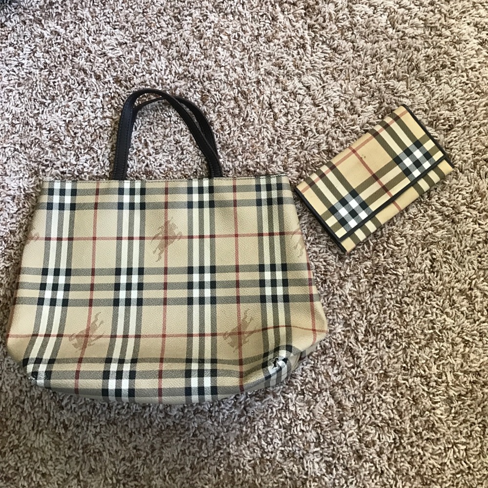Burberry purse &a matching wallet