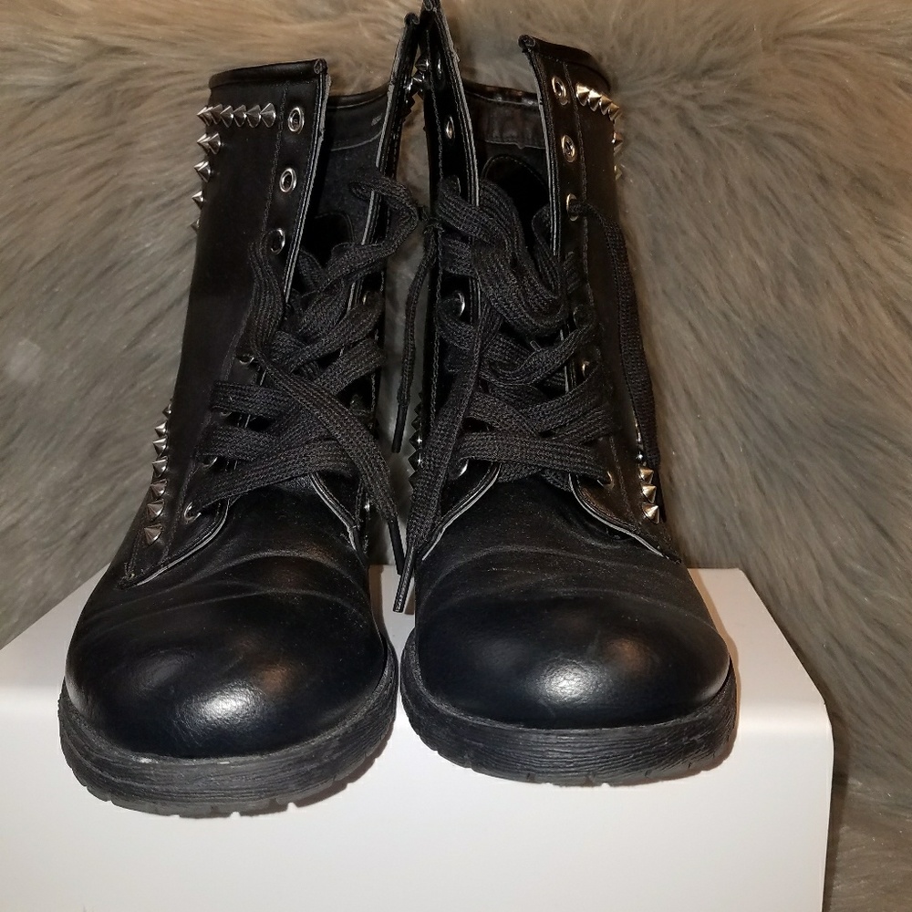 Super Cute Studded Combat boots - Picture 4 of 4