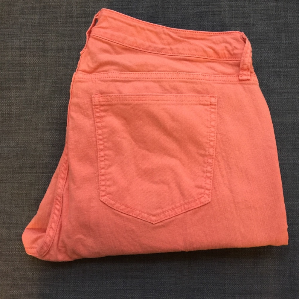 🌈SALE! 🚨👖 Beautiful coral jeggings! 👖