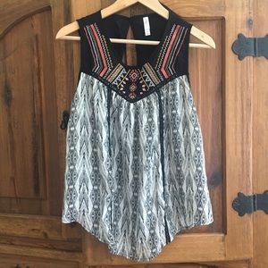Xhilaration tribal top