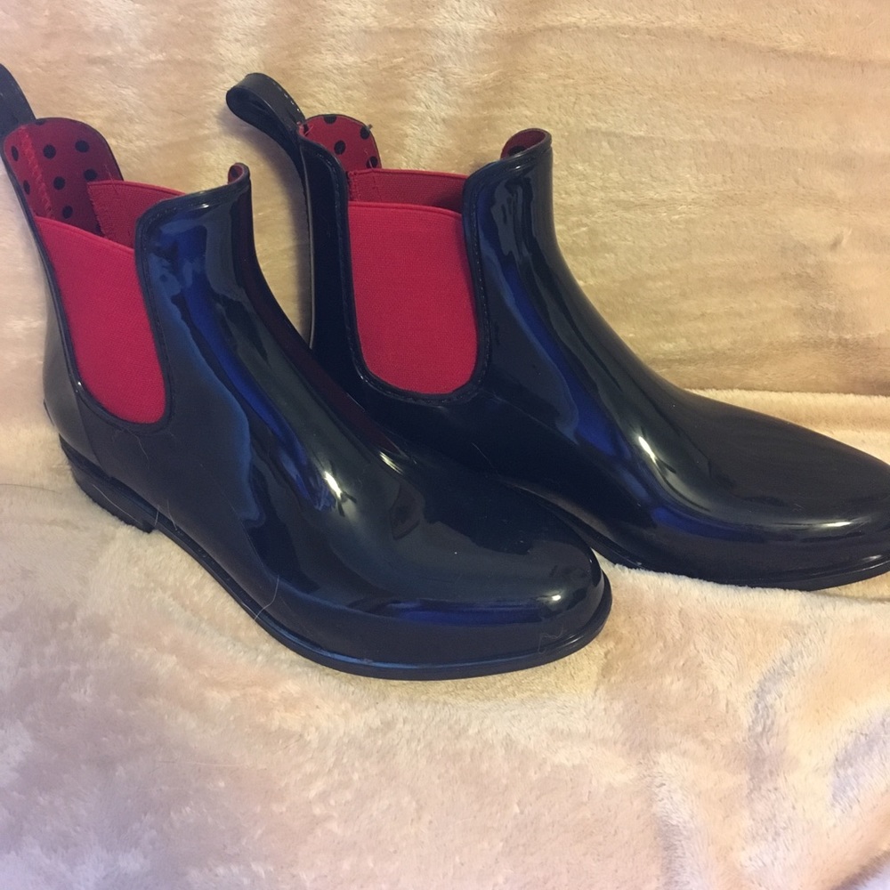 Rain boots 10