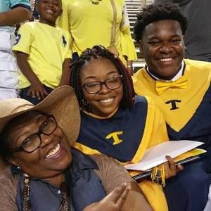 Meet your Posher, Elijah