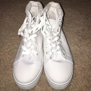White -thick sole shoes