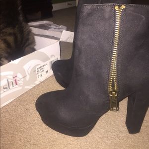 Black shi heels
