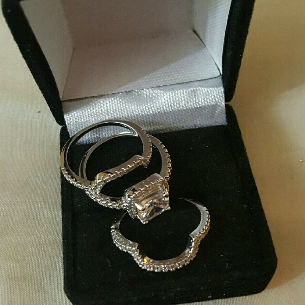 Beautiful ring - Picture 3 of 4