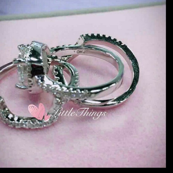 Beautiful ring - Picture 2 of 4