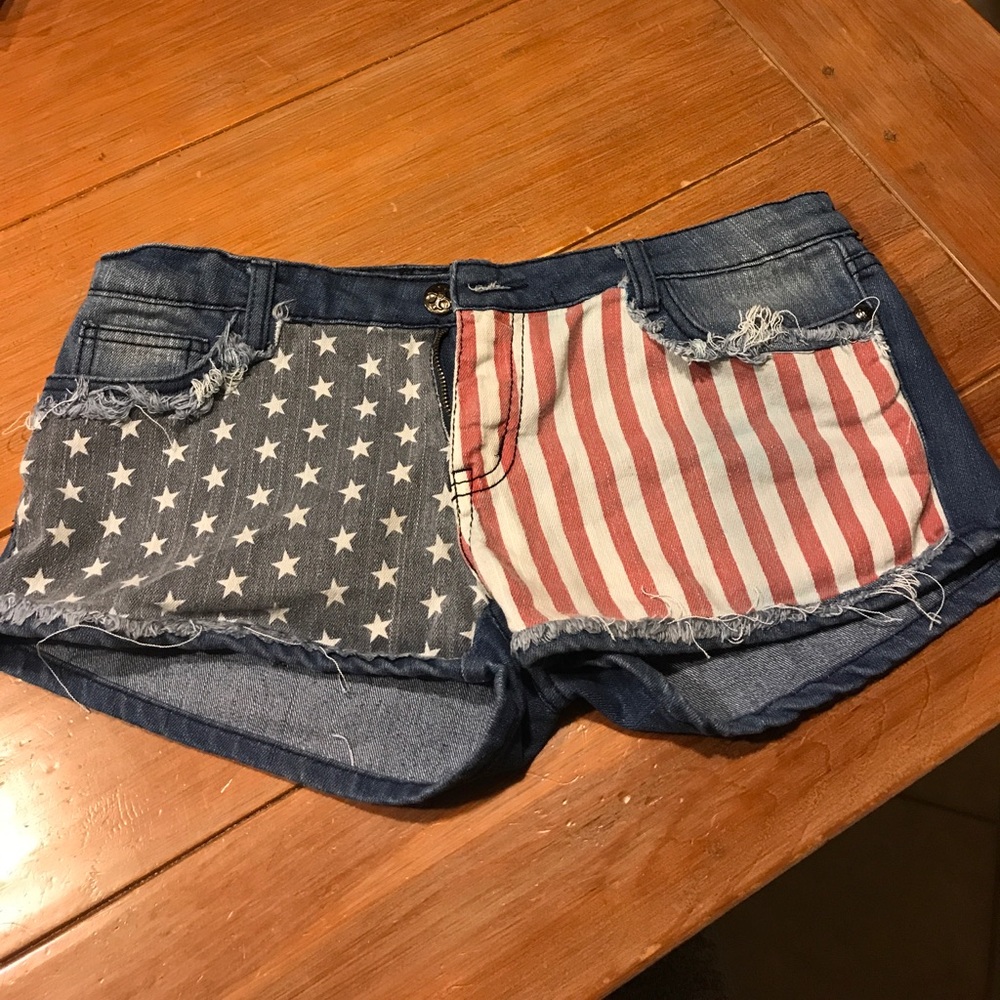 Shorts - Picture 2 of 6