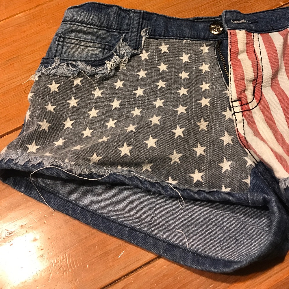 Shorts - Picture 3 of 6
