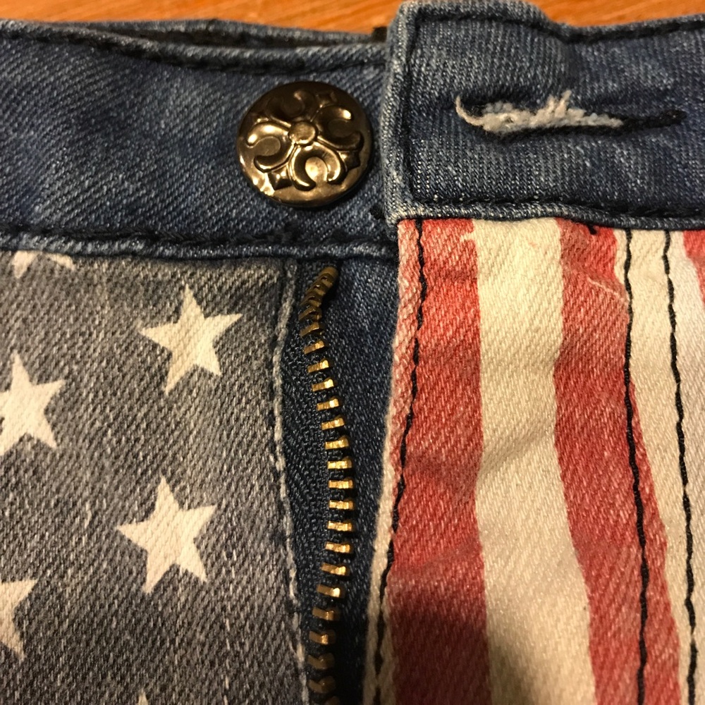 Shorts - Picture 4 of 6