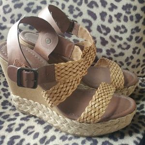 Brown-tan Wedges