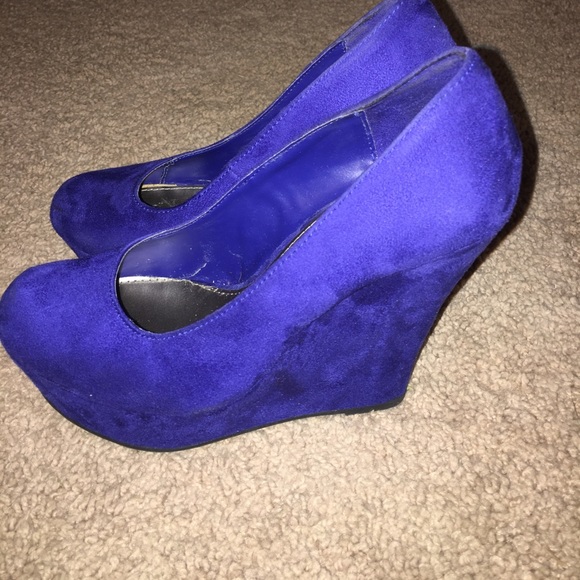 Blue wedge . - Picture 2 of 3