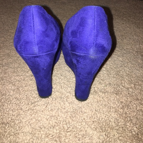 Blue wedge . - Picture 3 of 3