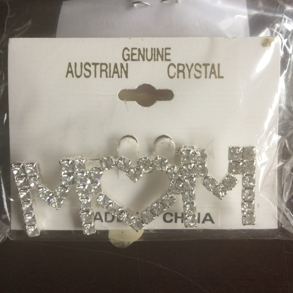"Mom" Brooch