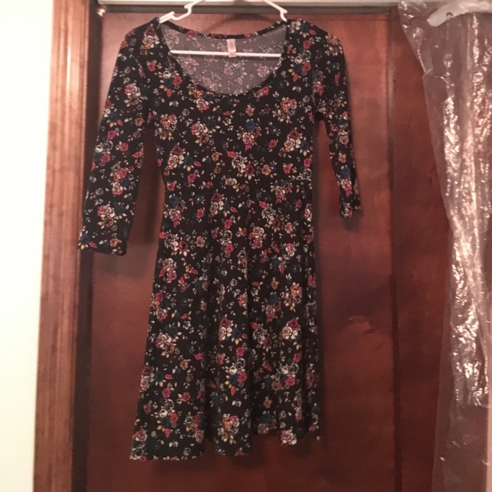 Quarter sleeve dress