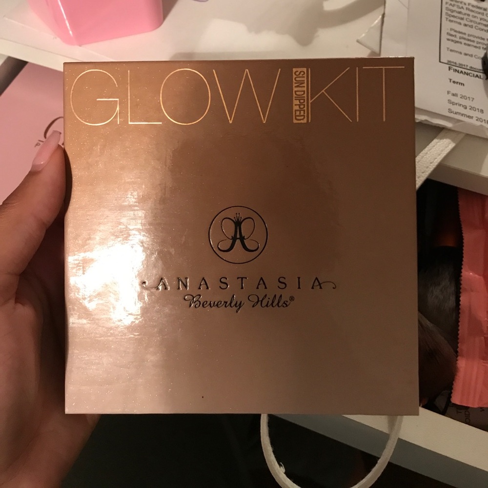 ABH ANASTASIA BEVERLY HILLS SUNDIPPED GLOW KIT