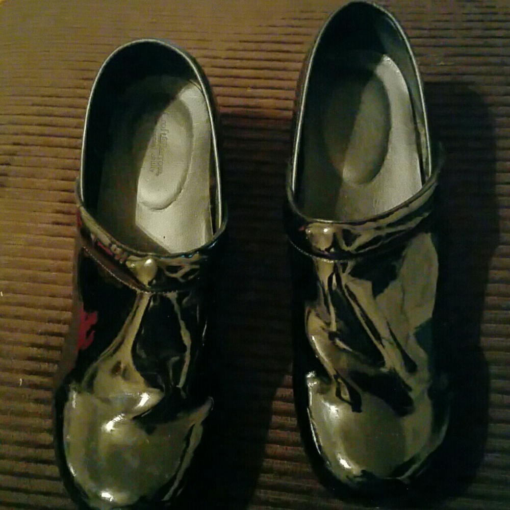 Croft and Barrow clogs