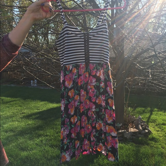 Dress - Picture 1 of 3