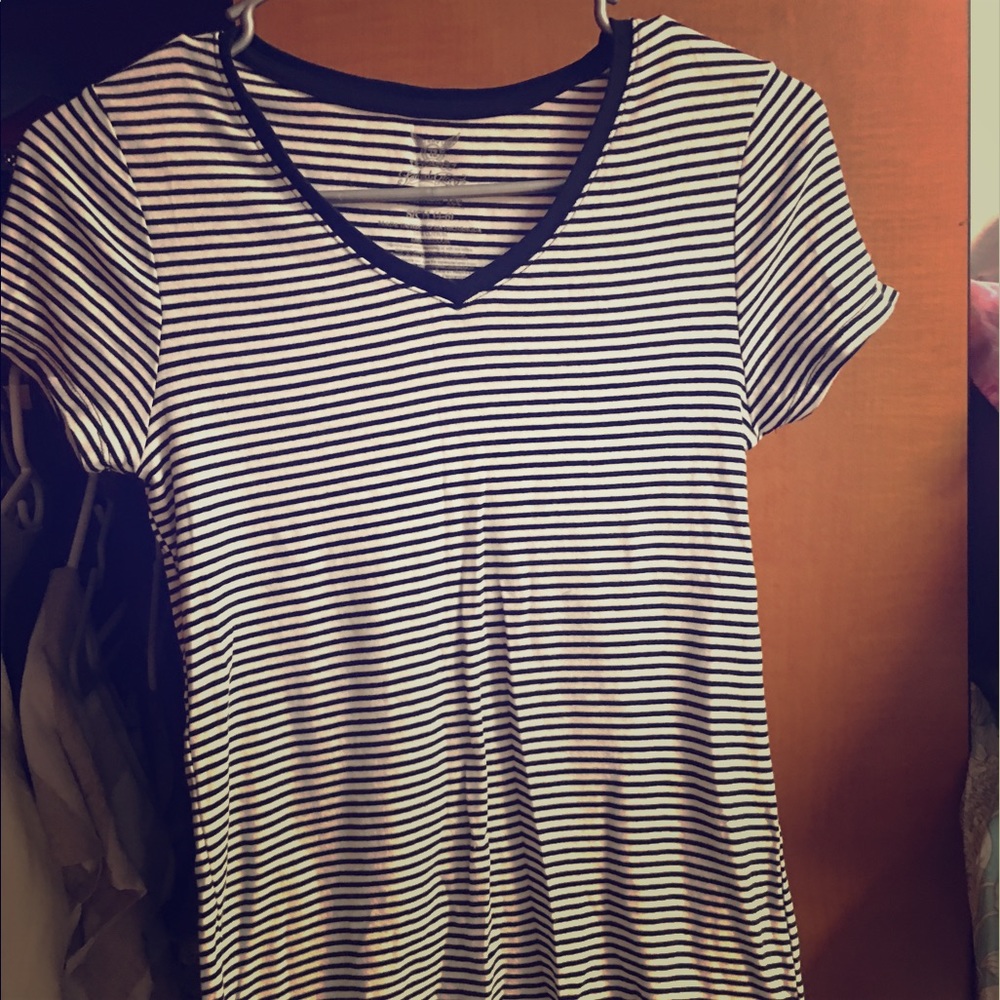 Striped V-Neck Tee ❌BUNDLE ONLY❌