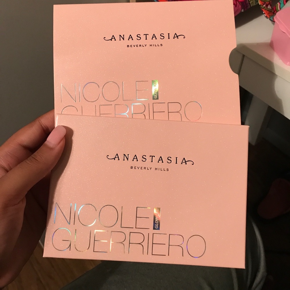 ANASTASIA BEVERLY HILLS NICOLE GUERRIRO GLOW KIT