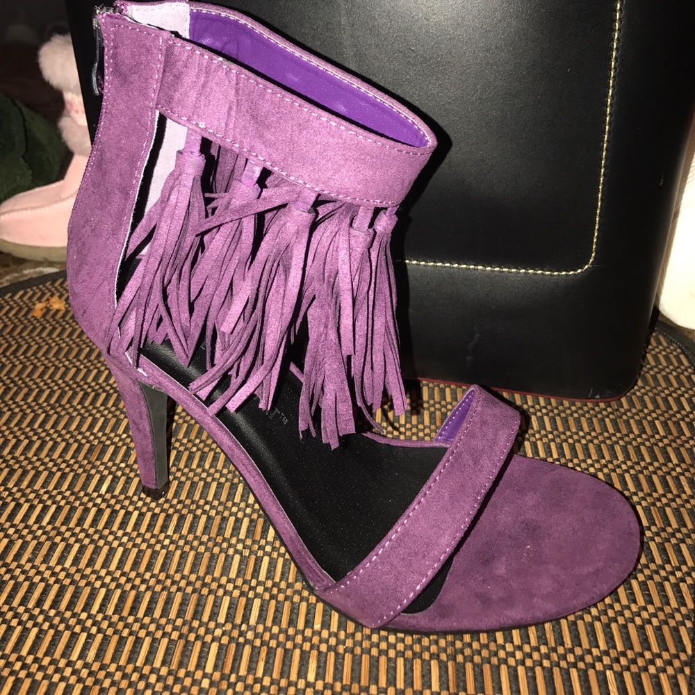 💥SOLD 💥💥💥💥Fringe purple heels