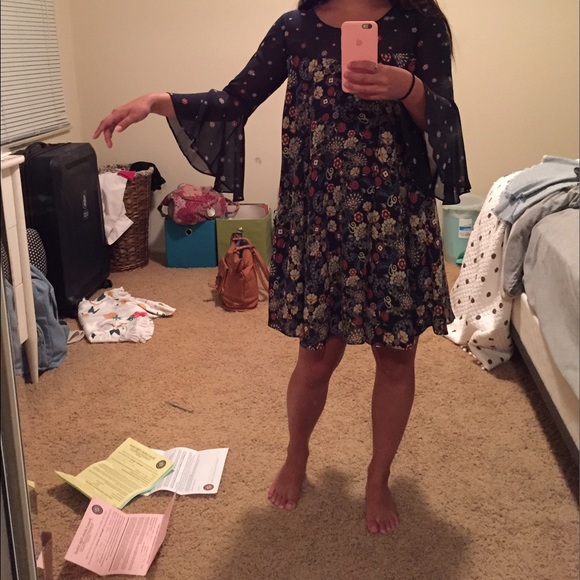 🚫SOLD🚫 Paper Crown Dress - Picture 3 of 3